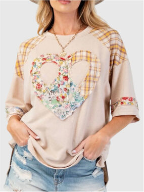 Women's Easel Plaid Floral Print Peach Heart Patched Top M/L